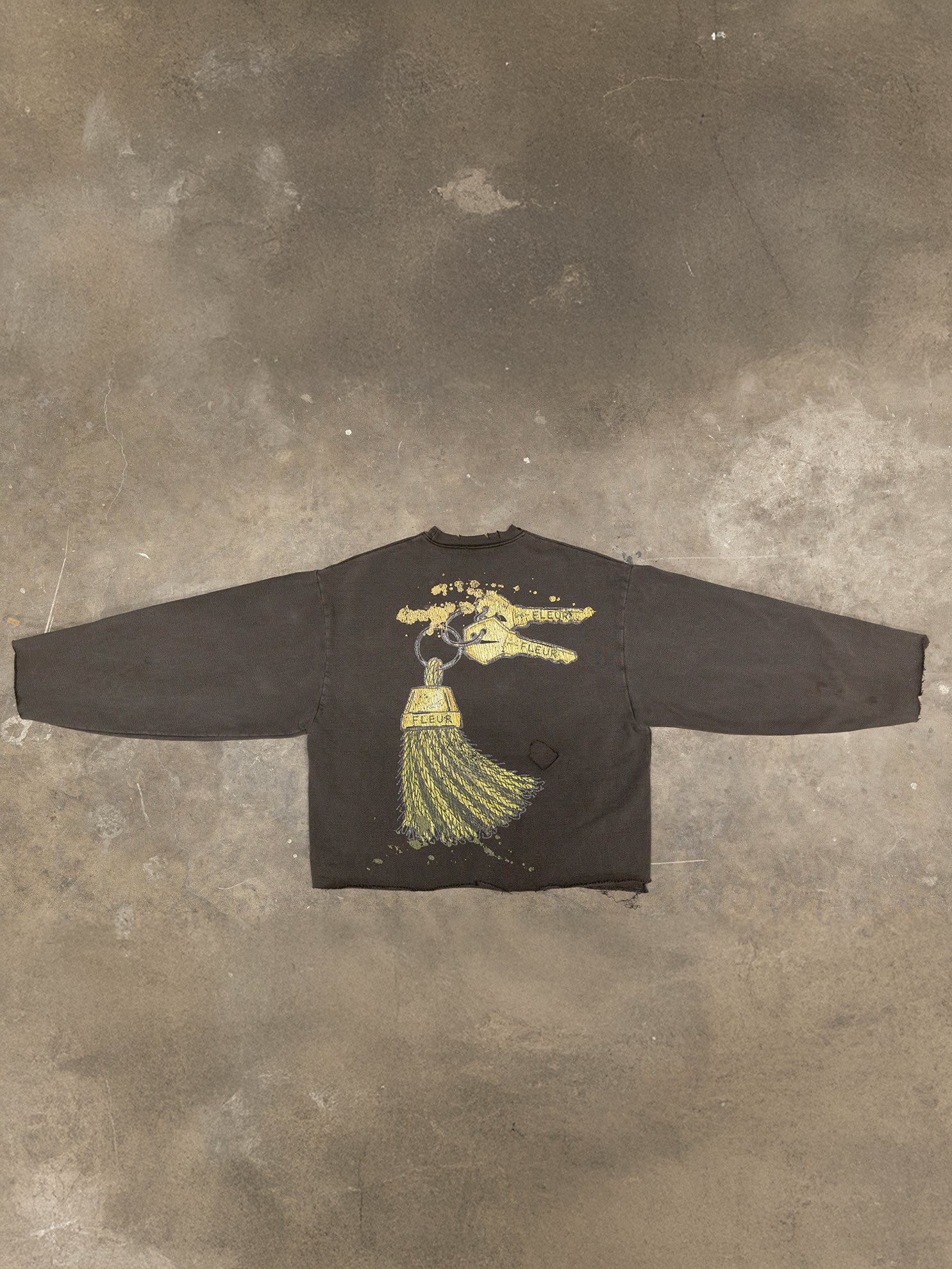 CHATEAU VINTAGE GREY CREWNECK(DISTRESSED)